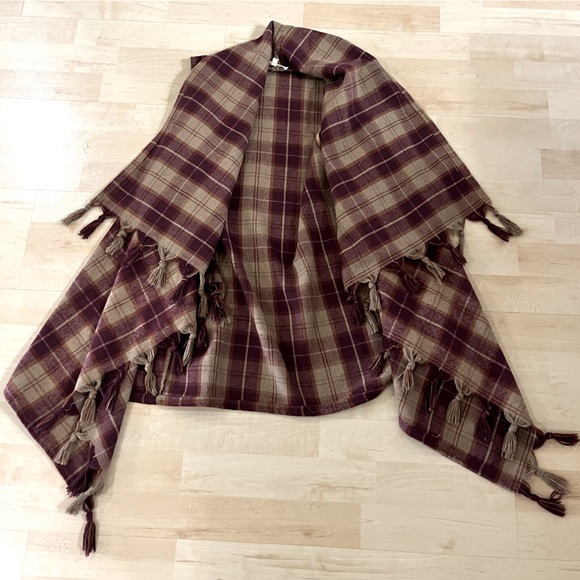 Boutique Flannel Vest - Picture 1 of 2